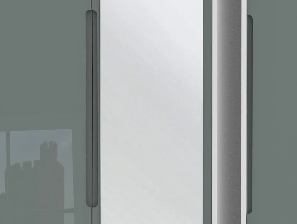 Welcome Welcome Monaco Gloss 3 Door 4 Drawer Tall Mirrored Triple Wardrobe (Assembled)