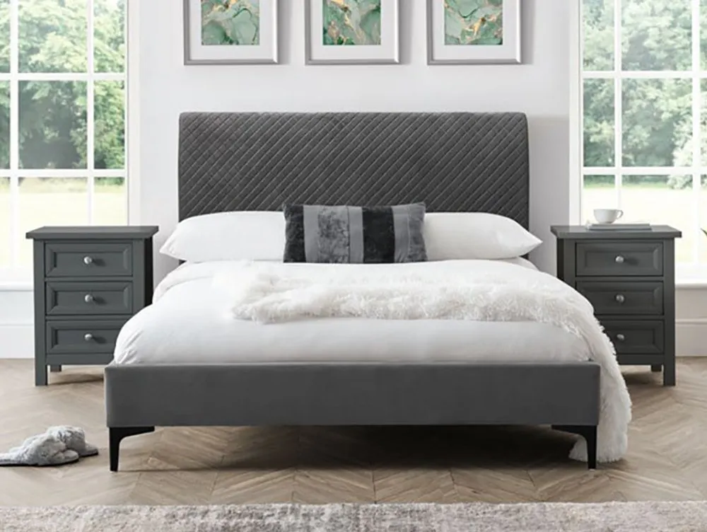 Julian Bowen Julian Bowen Sanderson Diamond Grey Quilted Velvet Bed Frame