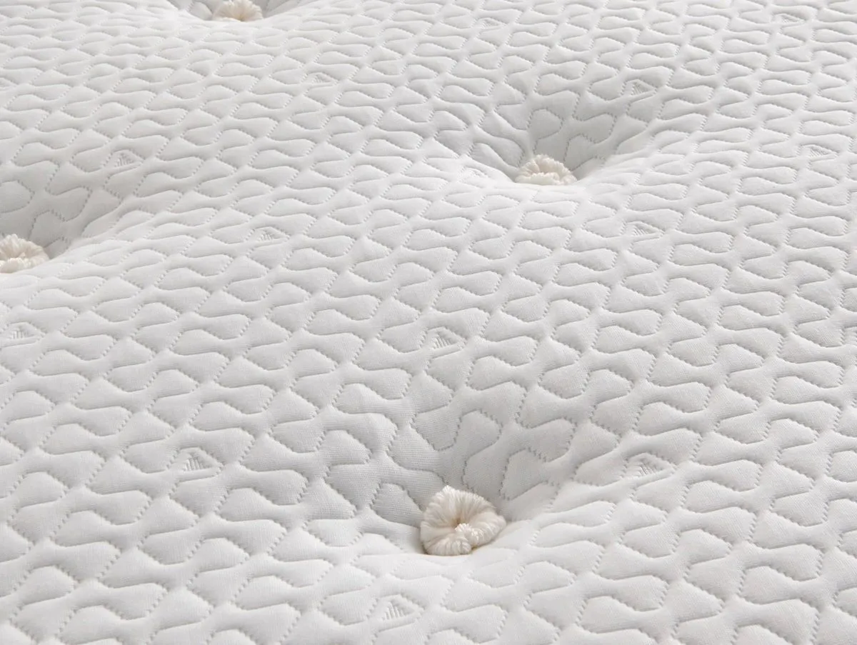 Silentnight Silentnight UltraGel Miracoil Pillowtop 4ft6 Double Mattress