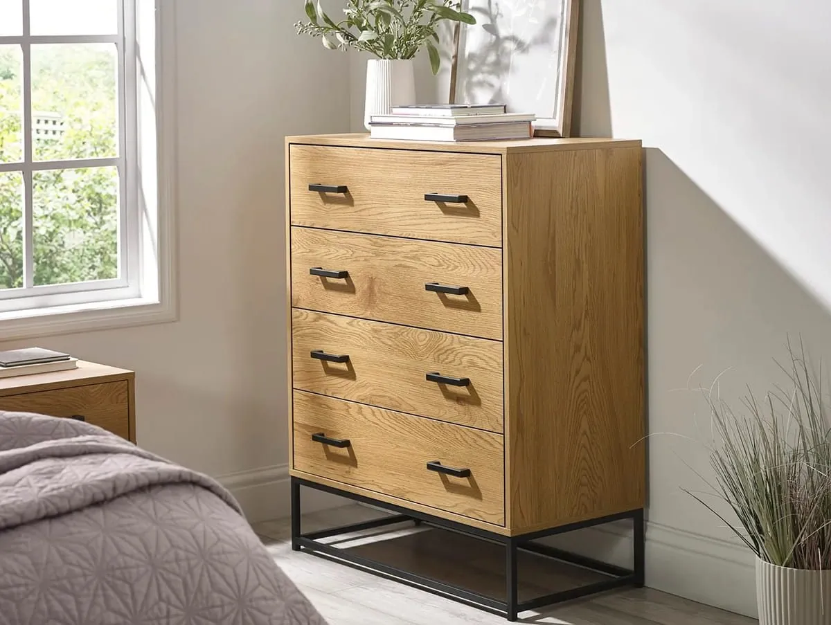 Julian Bowen Julian Bowen Harlow Light Oak 4 Drawer Chest of Drawers