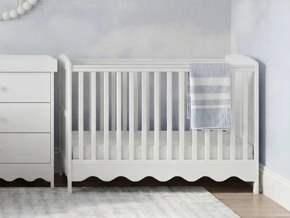 Bebe & Beyond Bebe & Beyond Dancer White Cot Bed