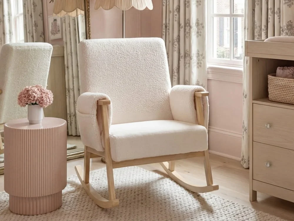 Bebe & Beyond Bebe & Beyond Storyteller Off-White Ted Nursing Chair