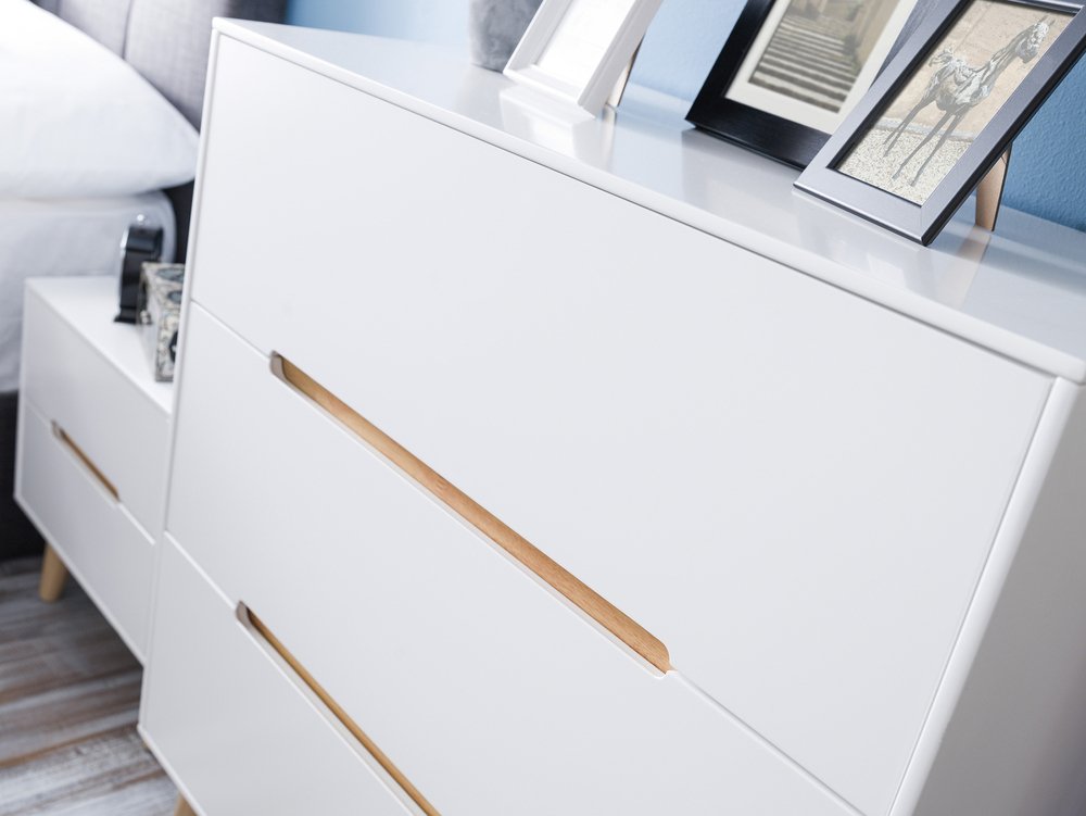 Julian Bowen Julian Bowen Alicia White and Oak 6 Drawer Chest of Drawers (Flat Packed)