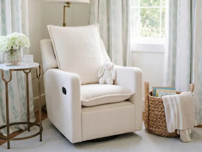 Bebe & Beyond Nestler Boucle Off-White Recliner Nursing Chair Bebe & Beyond Nestler Boucle Off-White Recliner Nursing Chair