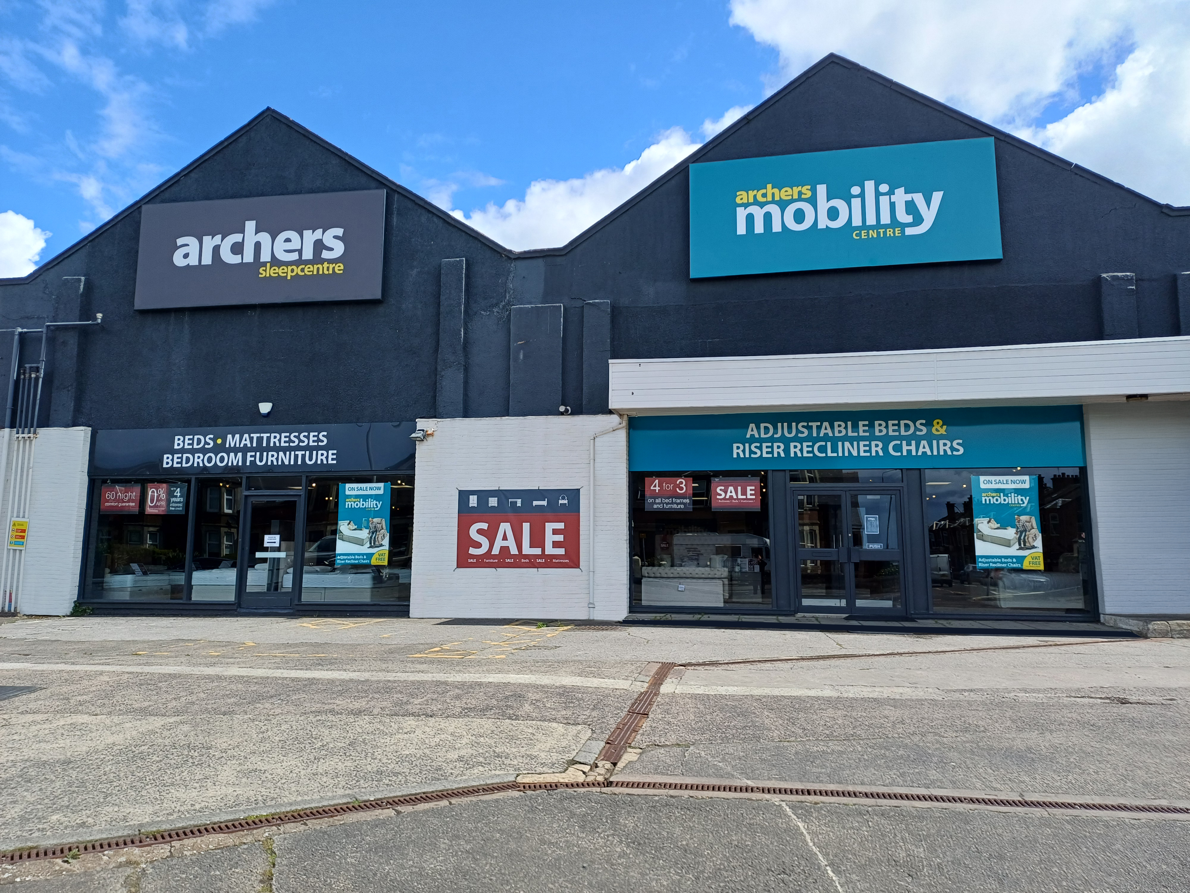 ayr-shop-090626